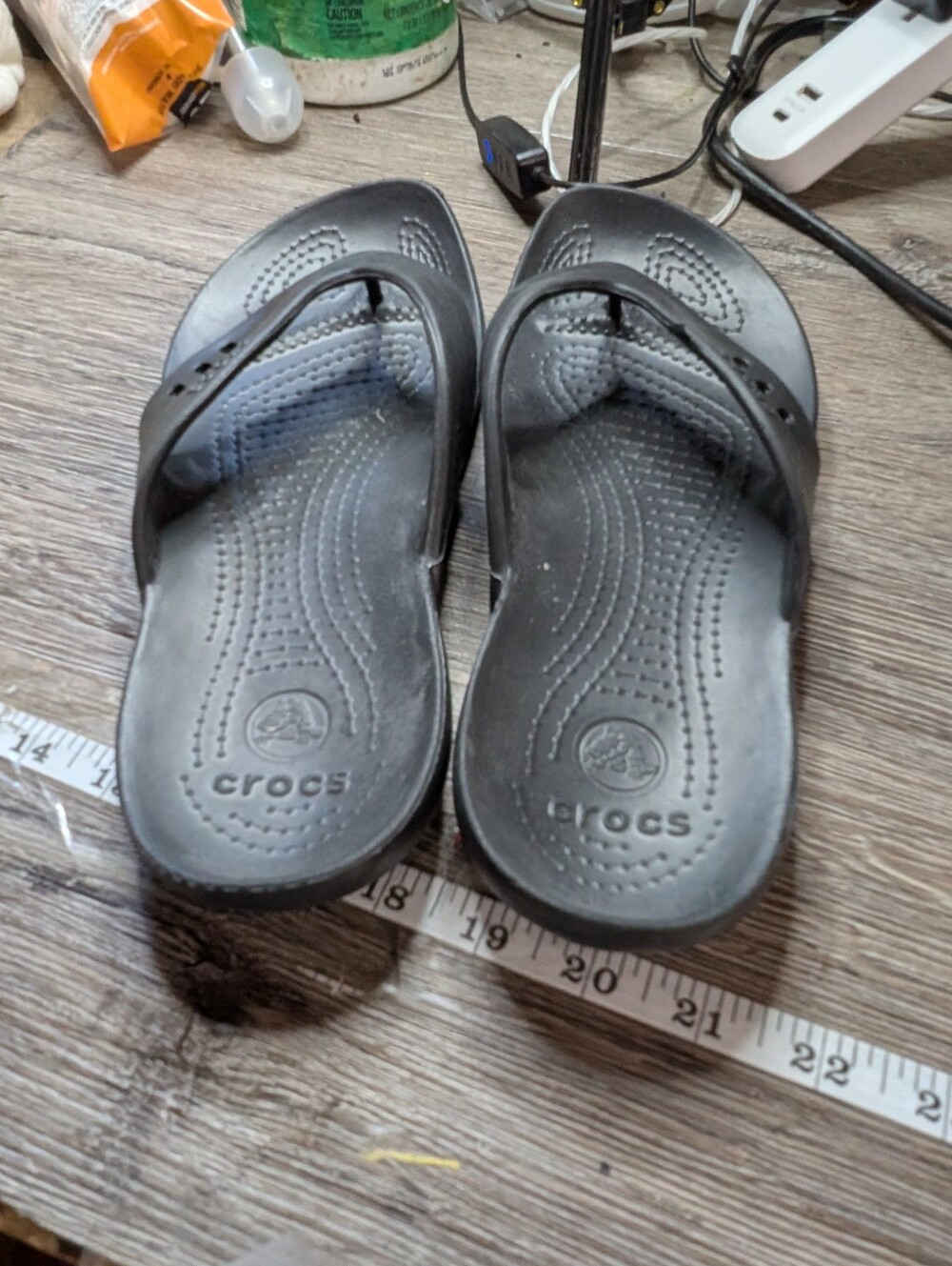 Crocs Black Flip Flops Sandals Woman's Size 9 - Picture 2 of 5